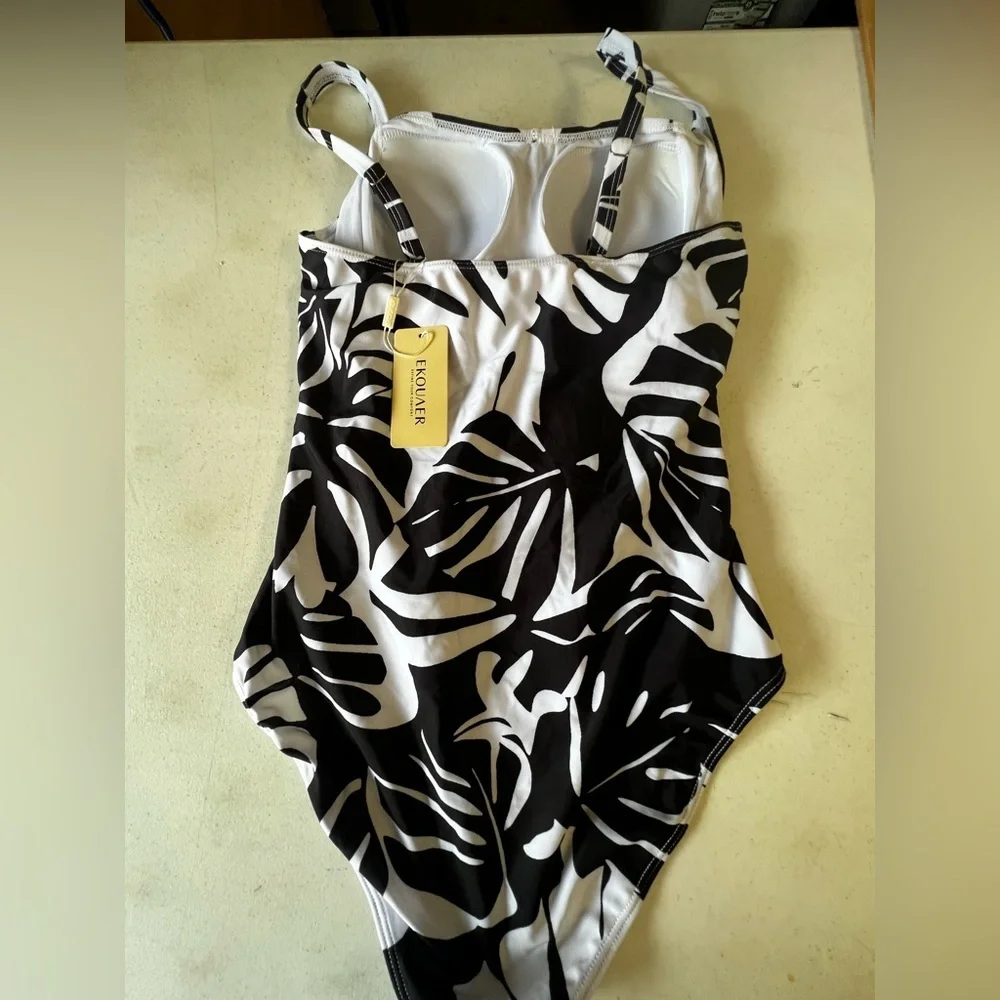 EKOUAER LADIES SWIMSUIT BLACK & WHITE PATTERNED LEAVES DESIGN NWT SIZE MEDIUM